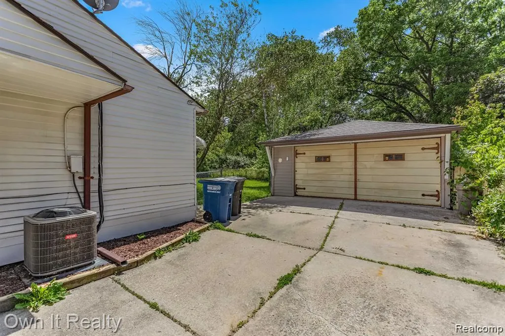 31529 Alpena Court Westland City MI 48186