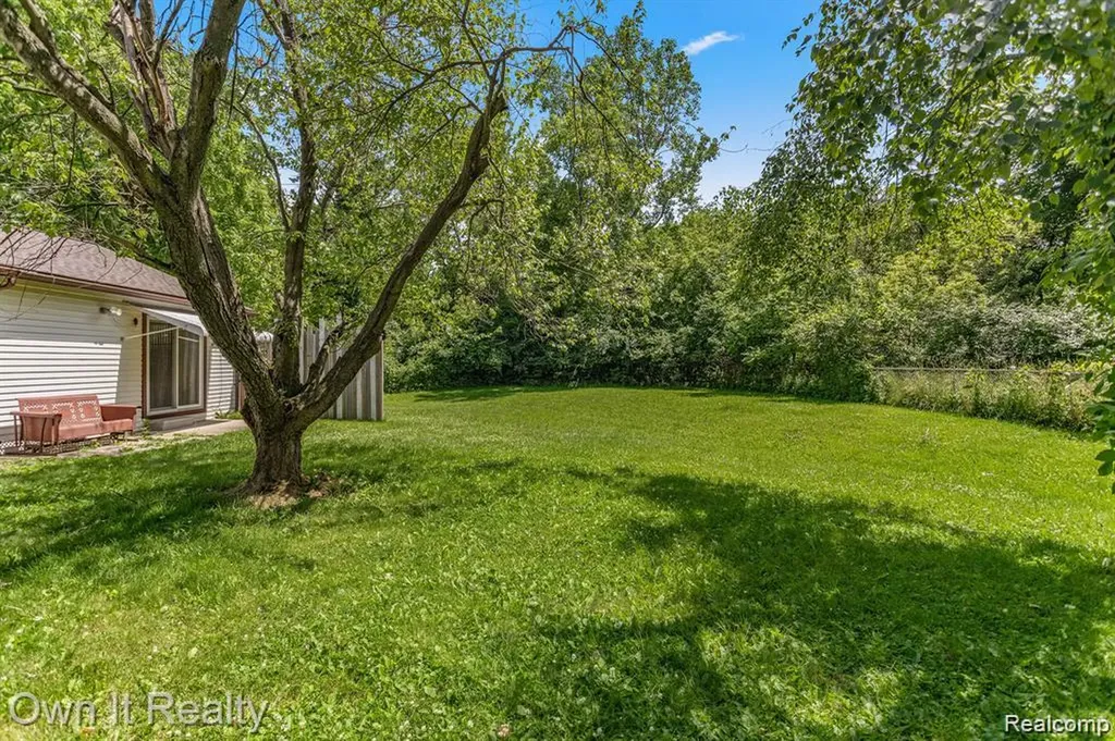 31529 Alpena Court Westland City MI 48186