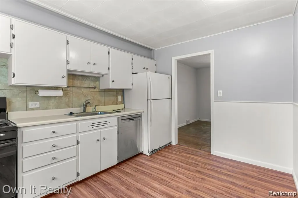 31529 Alpena Court Westland City MI 48186