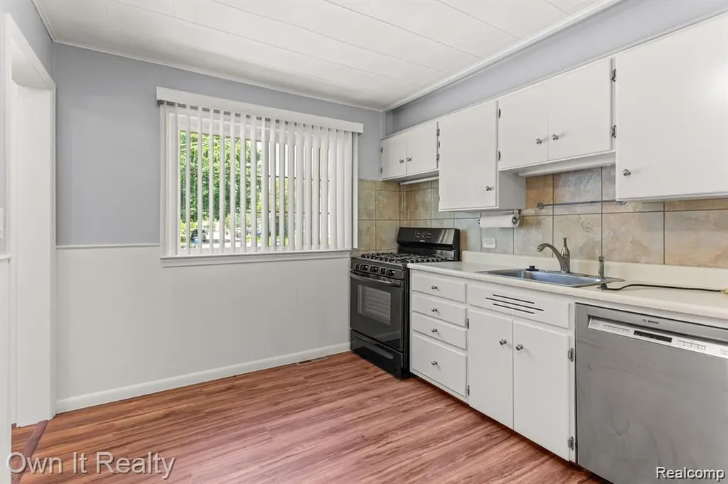 31529 Alpena Court Westland City MI 48186