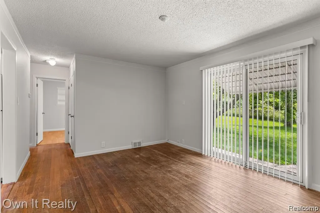 31529 Alpena Court Westland City MI 48186
