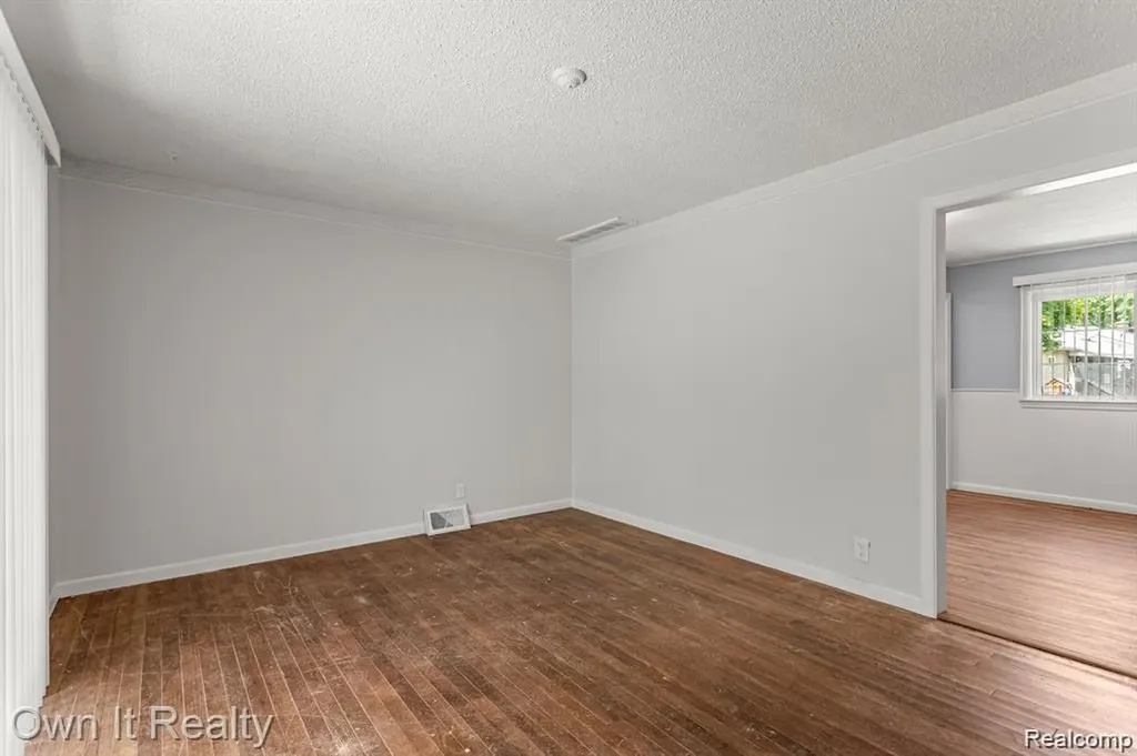 31529 Alpena Court Westland City MI 48186