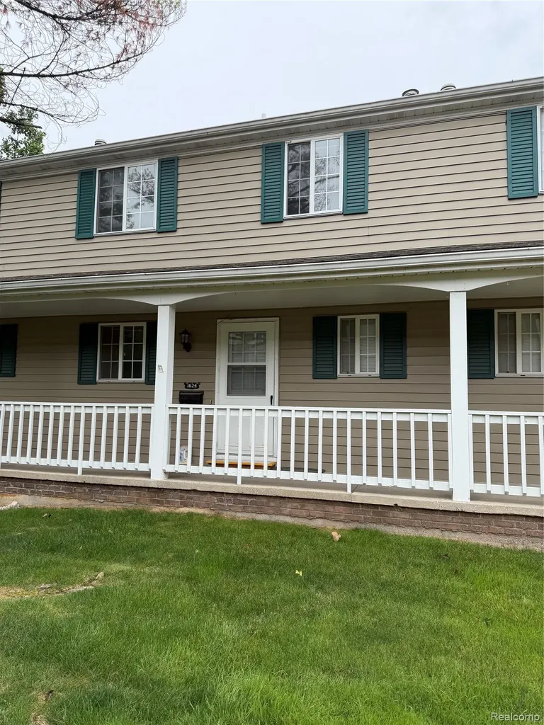 1624 Peppertree Lane Lansing Charter Township MI 48912