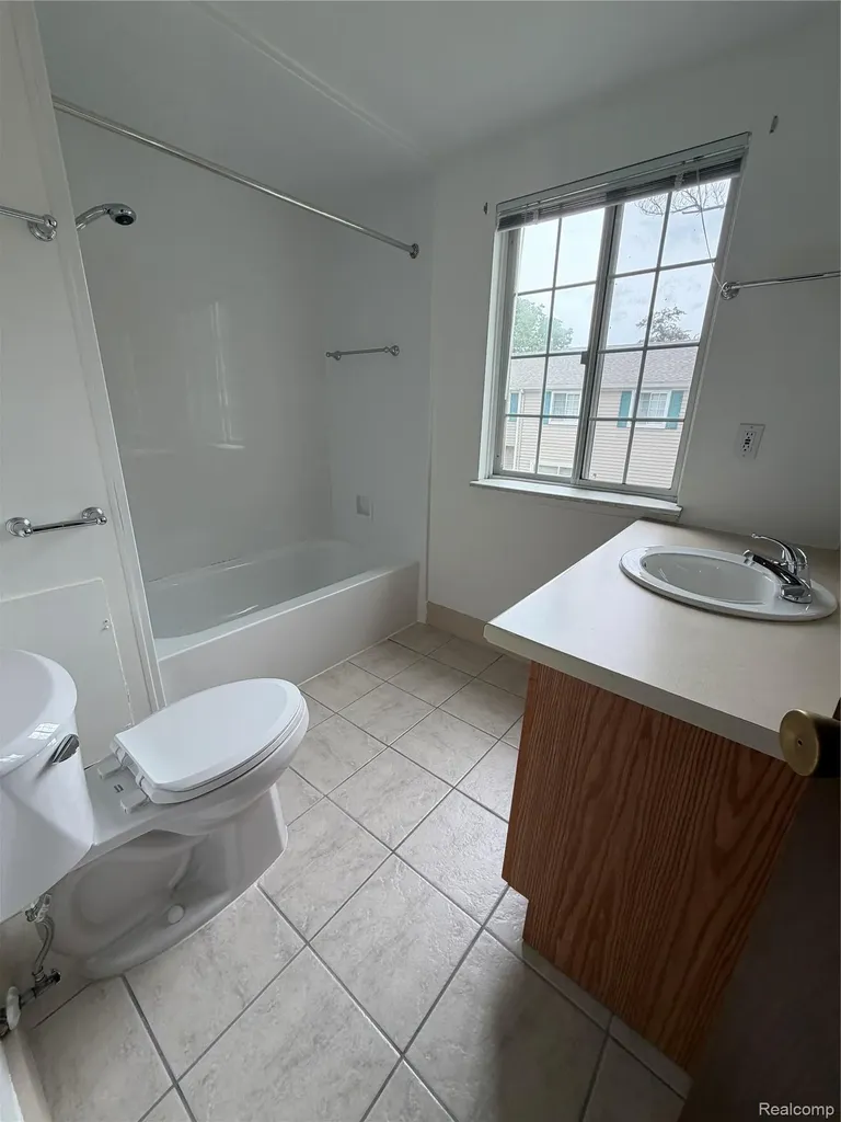 1624 Peppertree Lane Lansing Charter Township MI 48912