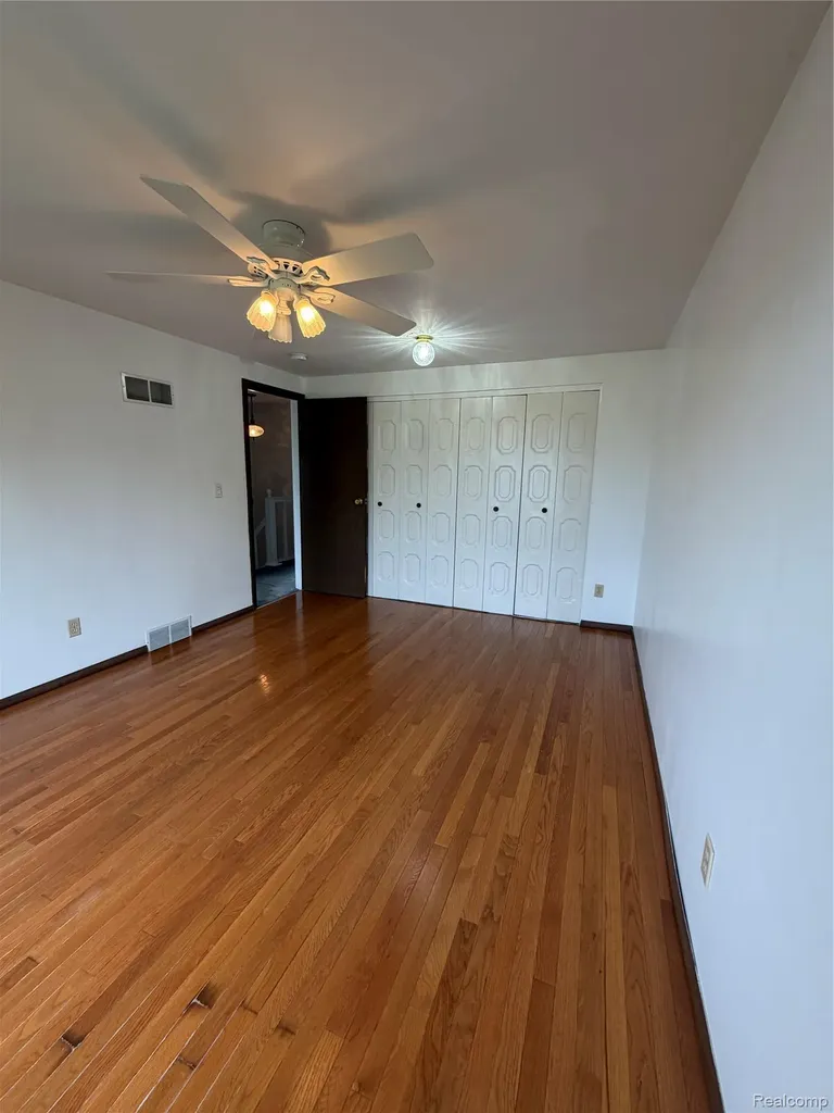 1624 Peppertree Lane Lansing Charter Township MI 48912