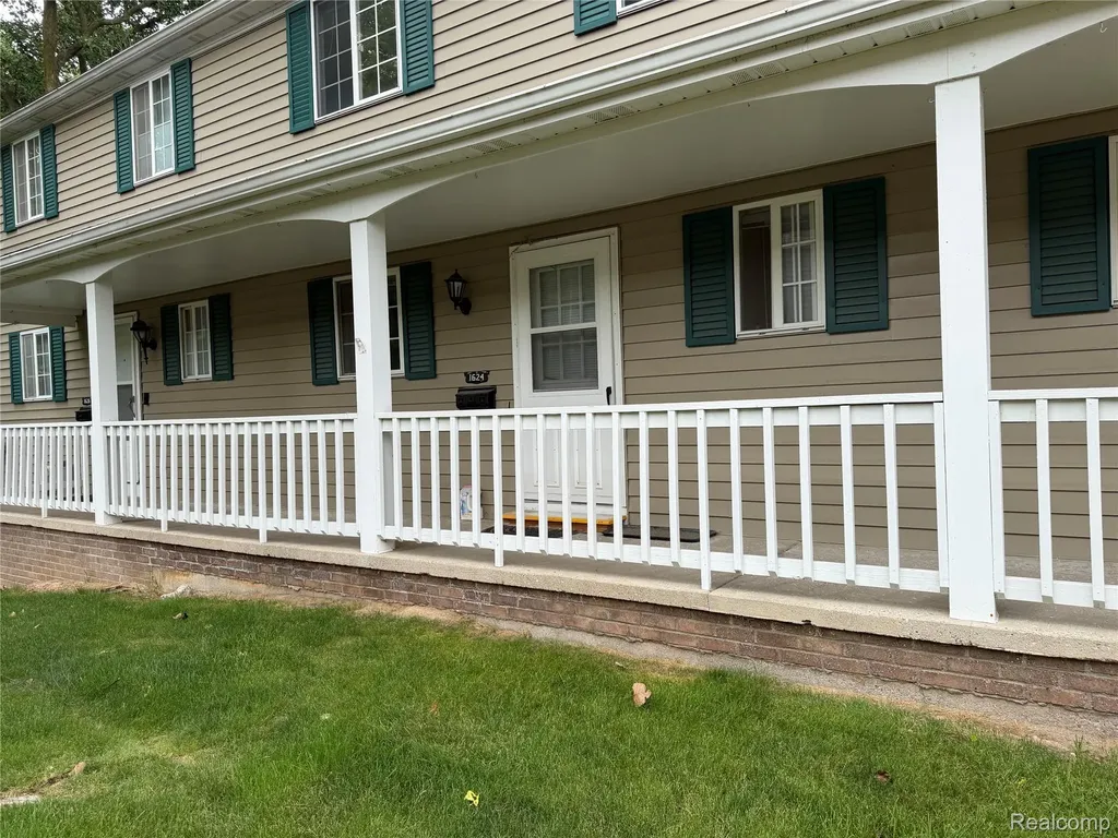 1624 Peppertree Lane Lansing Charter Township MI 48912