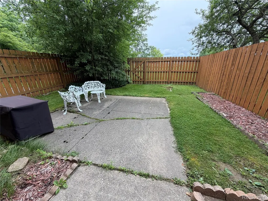 1624 Peppertree Lane Lansing Charter Township MI 48912