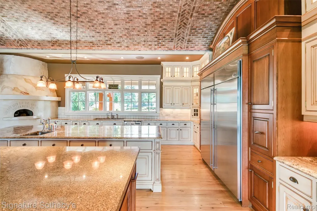 5350 Brewster Road Oakland Charter Township MI 48306