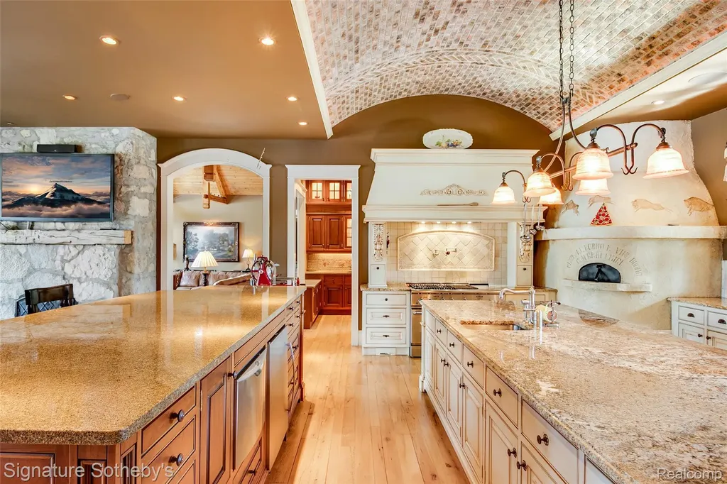5350 Brewster Road Oakland Charter Township MI 48306