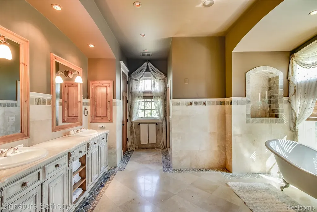 5350 Brewster Road Oakland Charter Township MI 48306