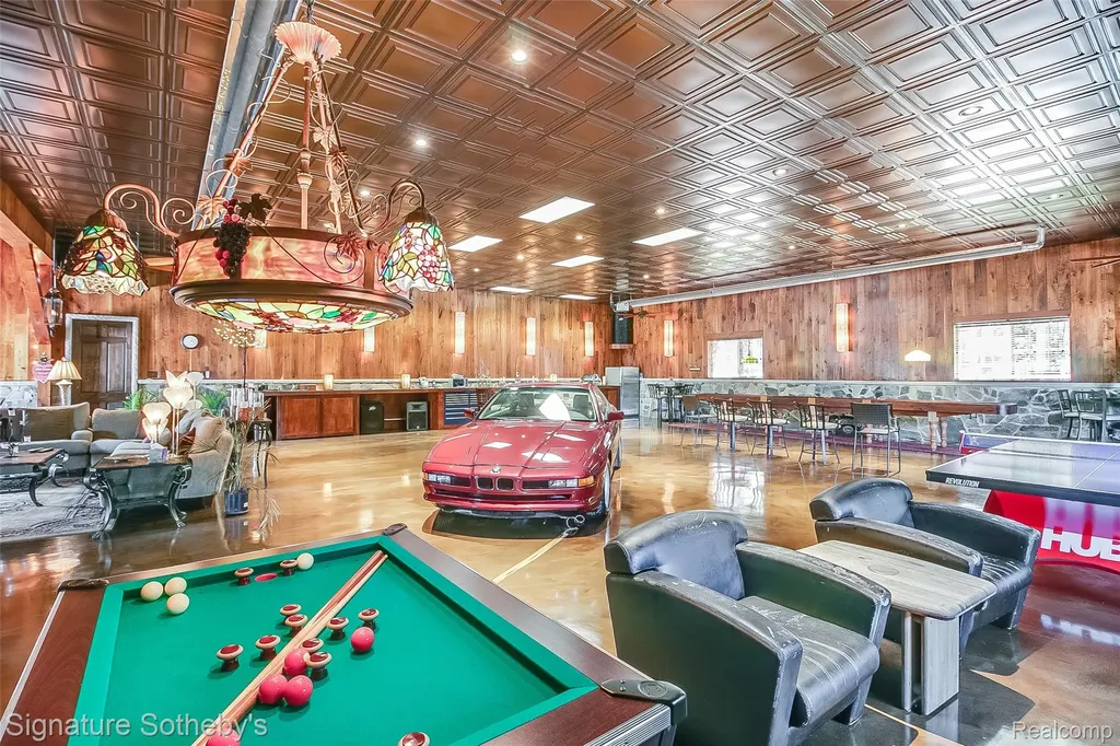 5350 Brewster Road Oakland Charter Township MI 48306