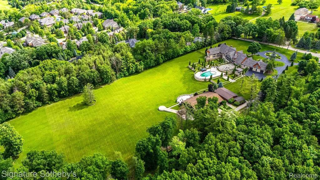 5350 Brewster Road Oakland Charter Township MI 48306