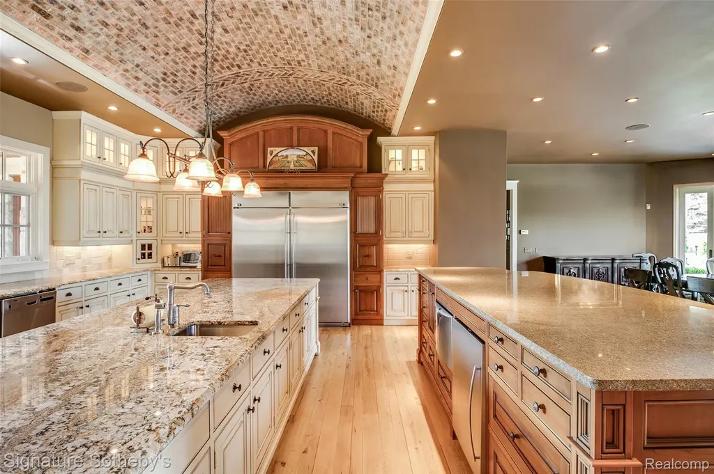 5350 Brewster Road Oakland Charter Township MI 48306