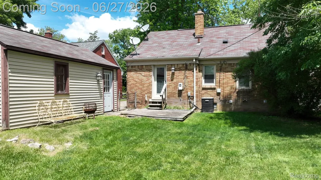 1005 Voorheis Street Pontiac City MI 48341
