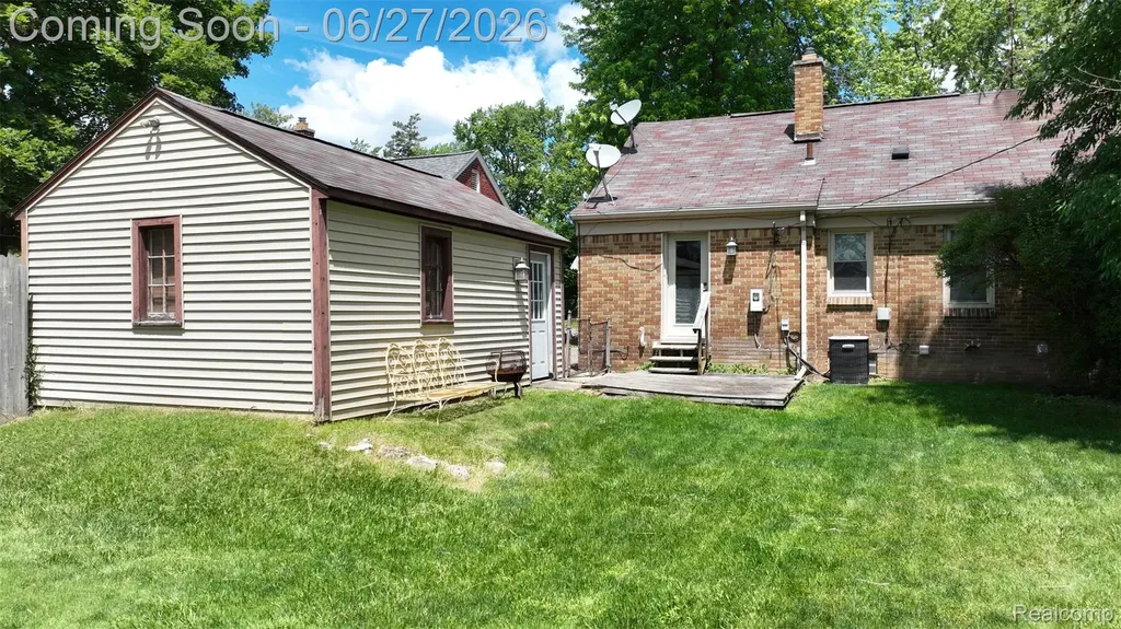 1005 Voorheis Street Pontiac City MI 48341