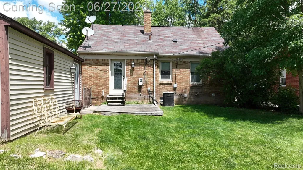1005 Voorheis Street Pontiac City MI 48341