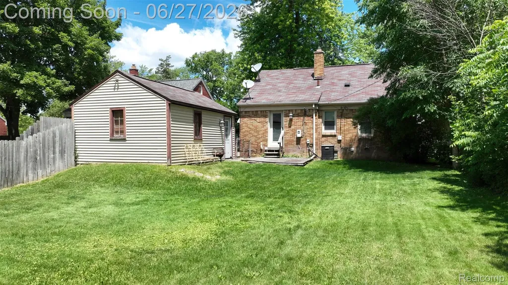 1005 Voorheis Street Pontiac City MI 48341