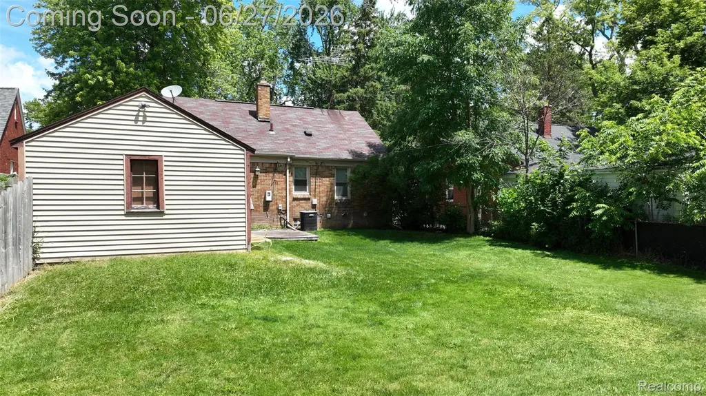 1005 Voorheis Street Pontiac City MI 48341