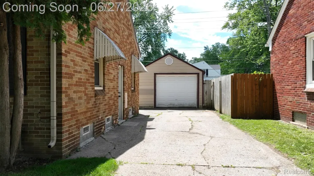 1005 Voorheis Street Pontiac City MI 48341