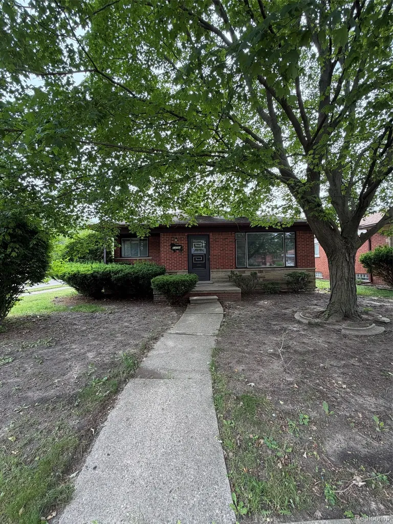 23750 Wildwood Street Oak Park City MI 48237