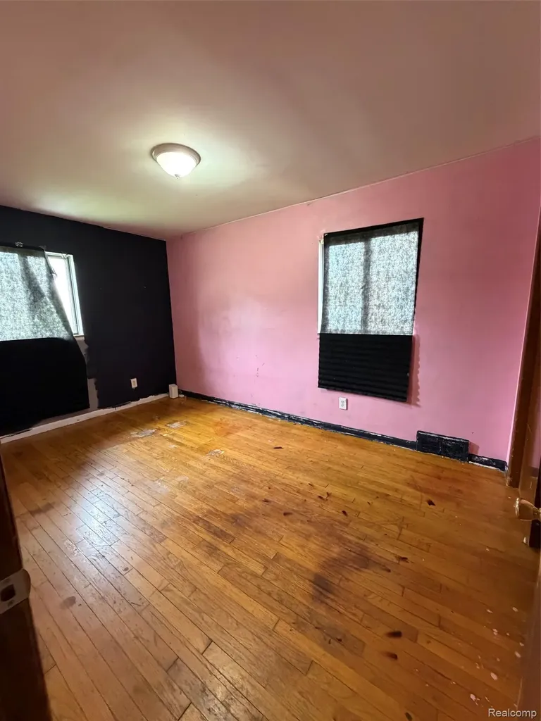 23750 Wildwood Street Oak Park City MI 48237