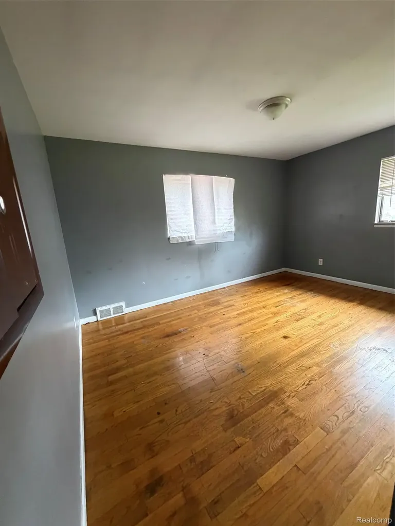 23750 Wildwood Street Oak Park City MI 48237