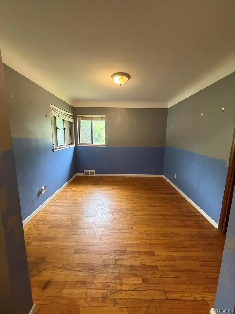 23750 Wildwood Street Oak Park City MI 48237