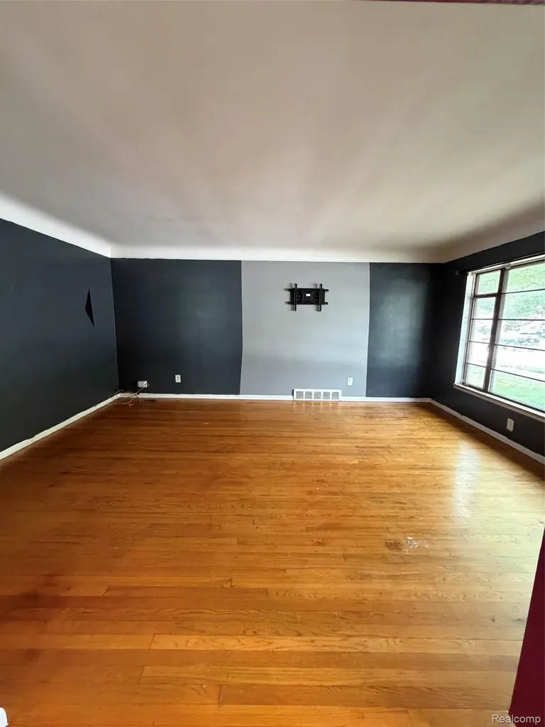 23750 Wildwood Street Oak Park City MI 48237