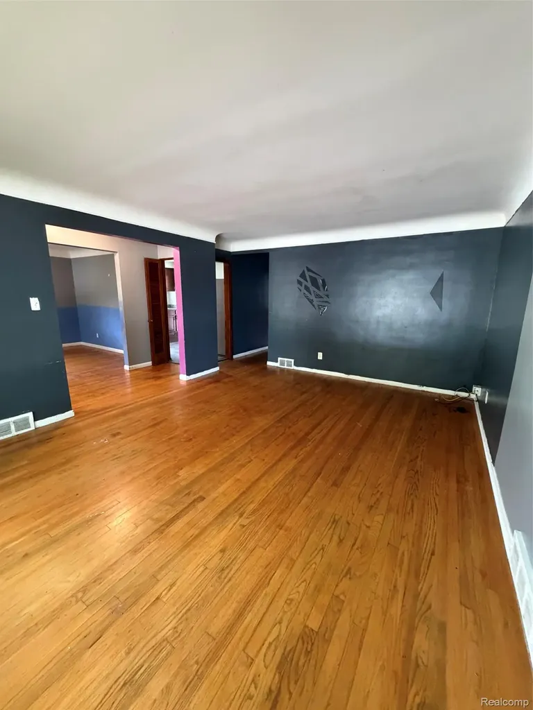 23750 Wildwood Street Oak Park City MI 48237