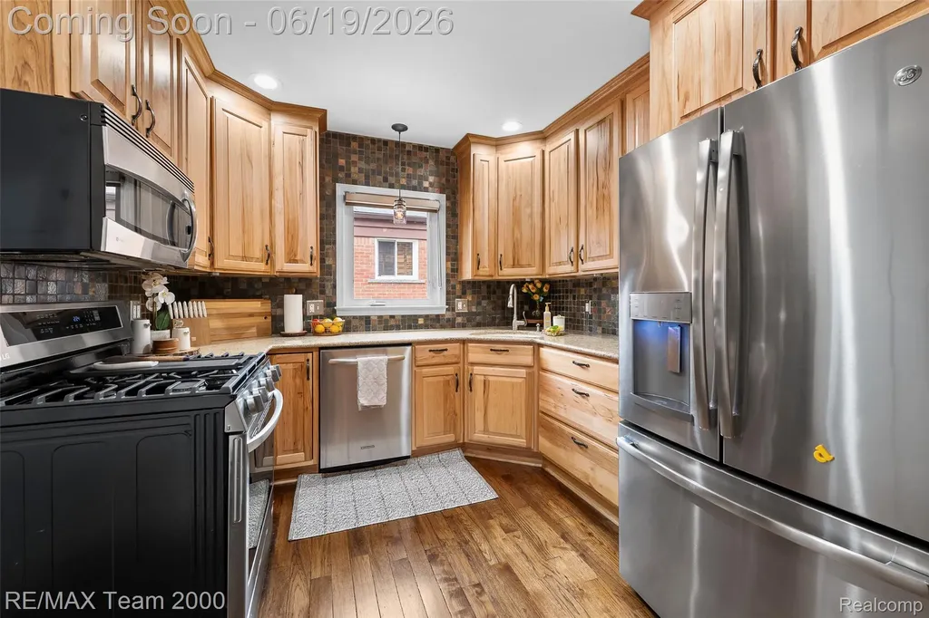 6155 N Silvery Lane Dearborn Heights City MI 48127