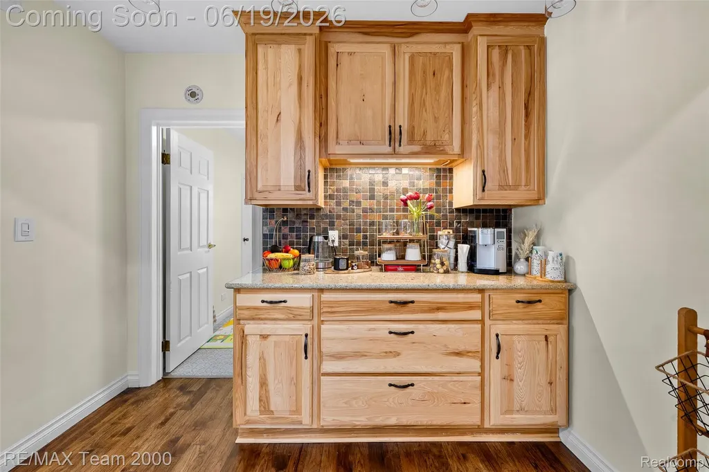 6155 N Silvery Lane Dearborn Heights City MI 48127