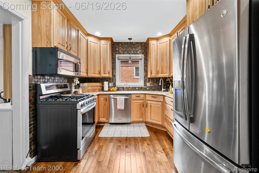 6155 N Silvery Lane Dearborn Heights City MI 48127