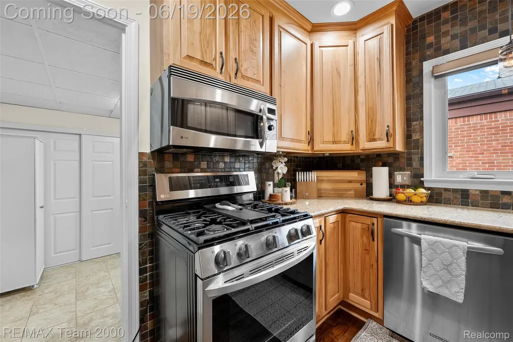 6155 N Silvery Lane Dearborn Heights City MI 48127
