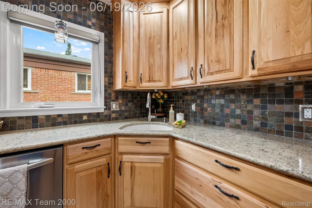6155 N Silvery Lane Dearborn Heights City MI 48127