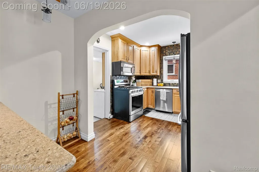 6155 N Silvery Lane Dearborn Heights City MI 48127