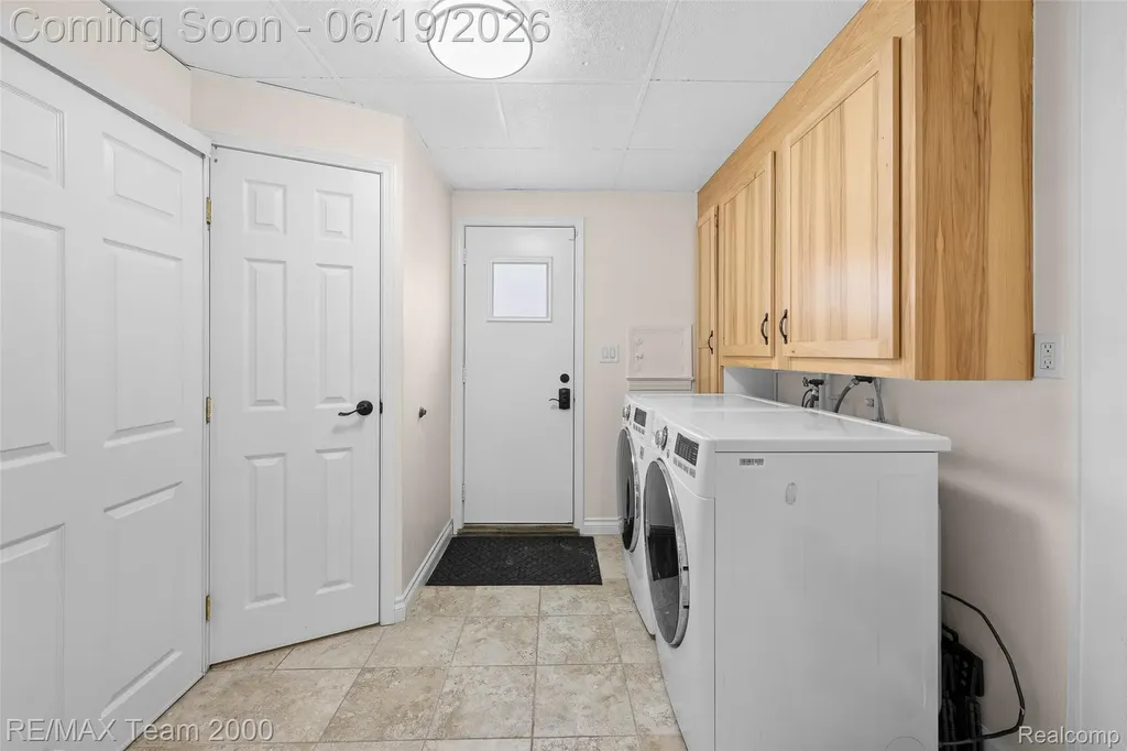 6155 N Silvery Lane Dearborn Heights City MI 48127