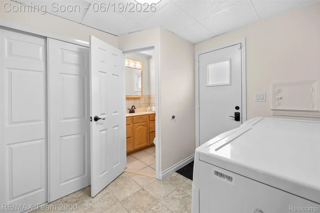 6155 N Silvery Lane Dearborn Heights City MI 48127