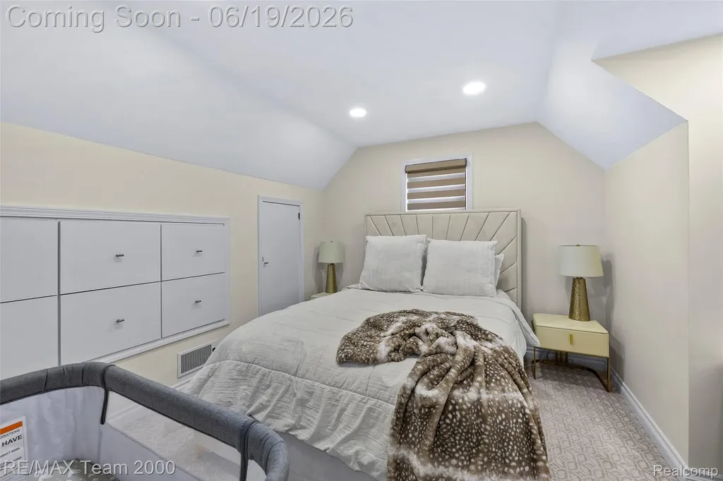 6155 N Silvery Lane Dearborn Heights City MI 48127