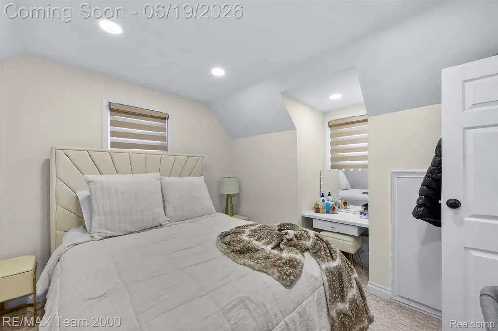 6155 N Silvery Lane Dearborn Heights City MI 48127