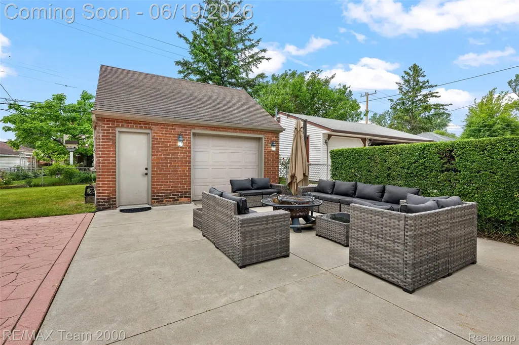 6155 N Silvery Lane Dearborn Heights City MI 48127