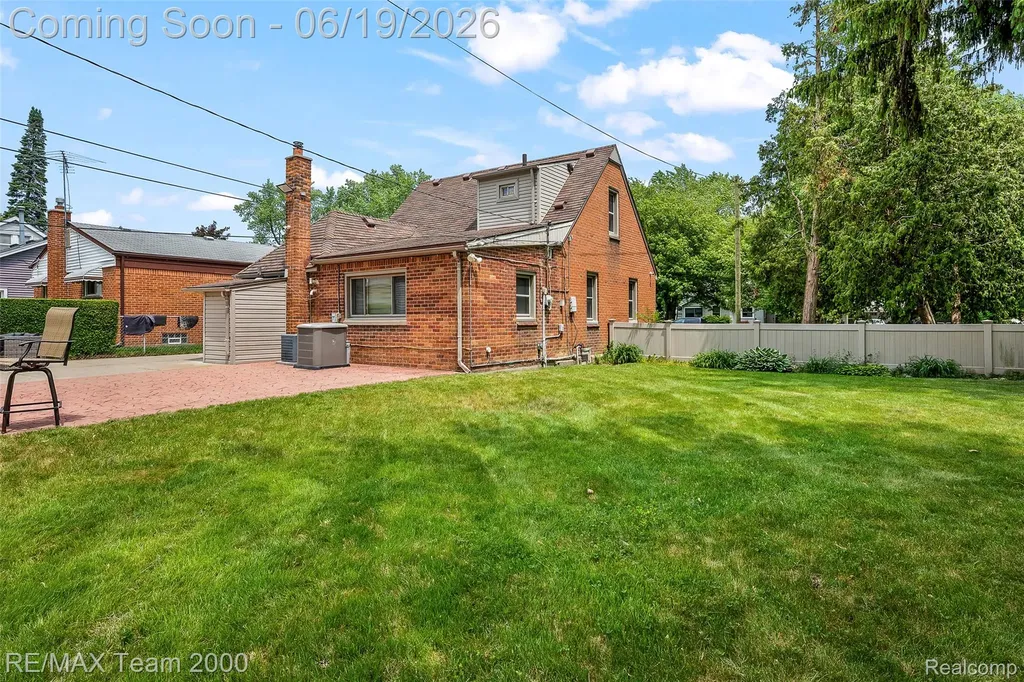 6155 N Silvery Lane Dearborn Heights City MI 48127