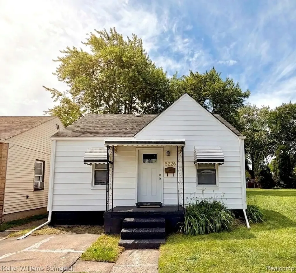 8226 Prospect Avenue Warren City MI 48089