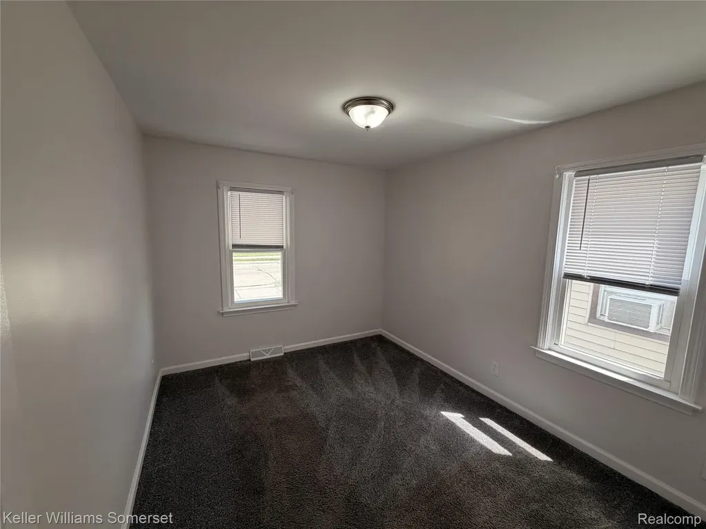 8226 Prospect Avenue Warren City MI 48089