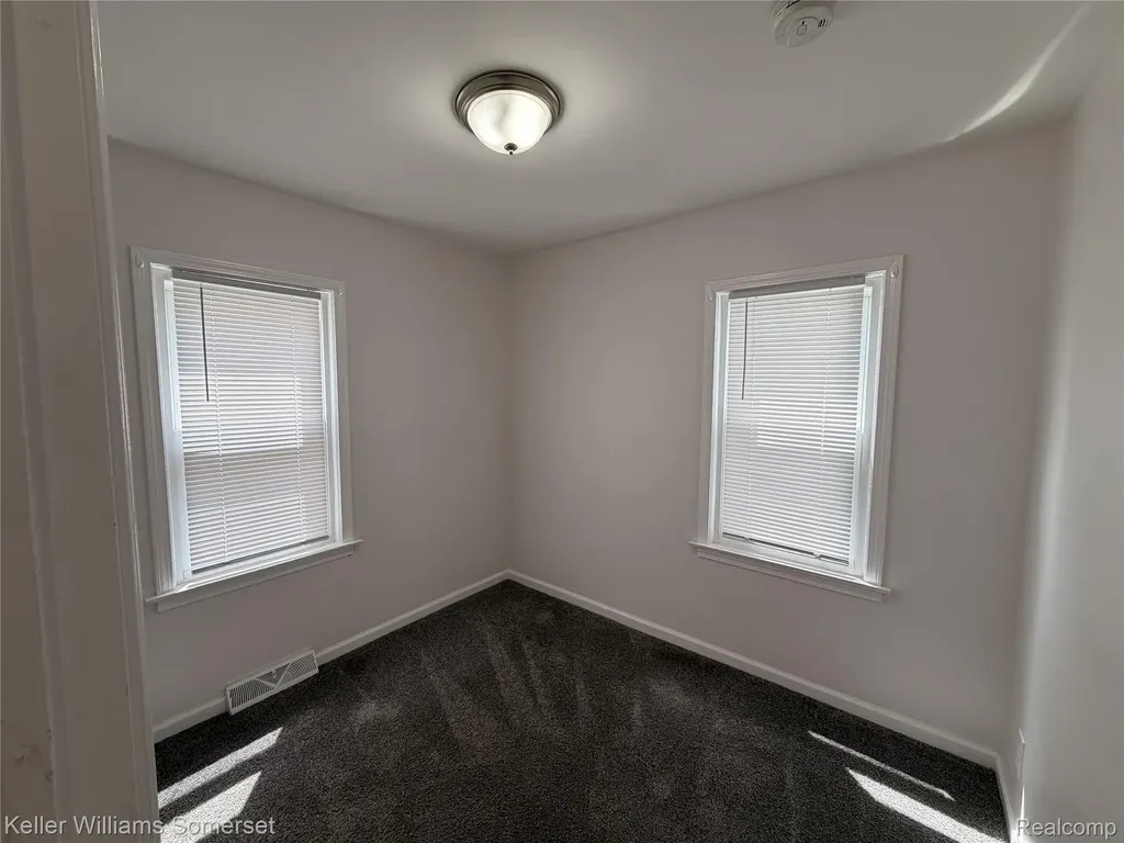 8226 Prospect Avenue Warren City MI 48089
