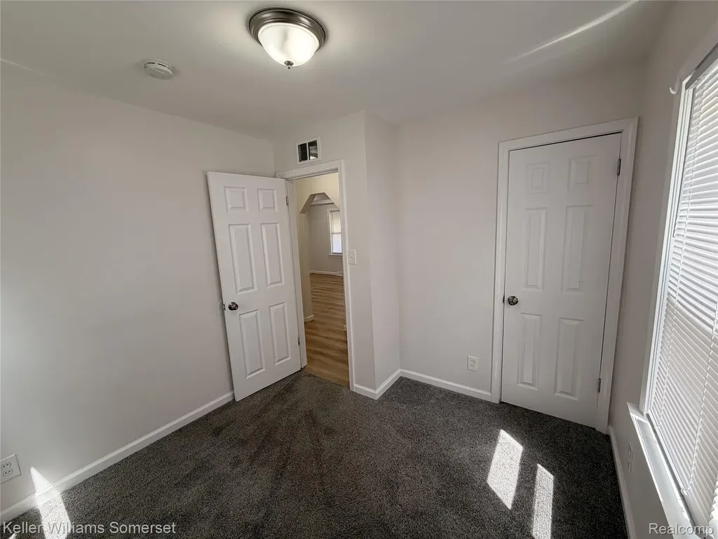 8226 Prospect Avenue Warren City MI 48089