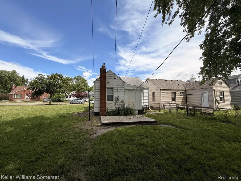 8226 Prospect Avenue Warren City MI 48089