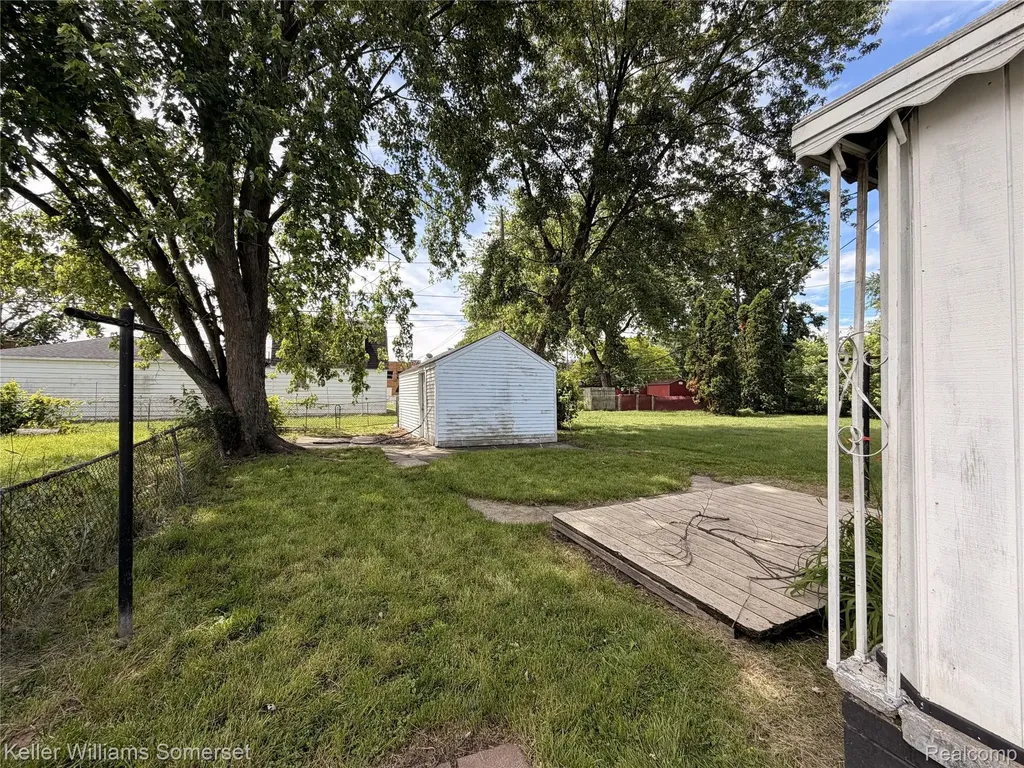 8226 Prospect Avenue Warren City MI 48089