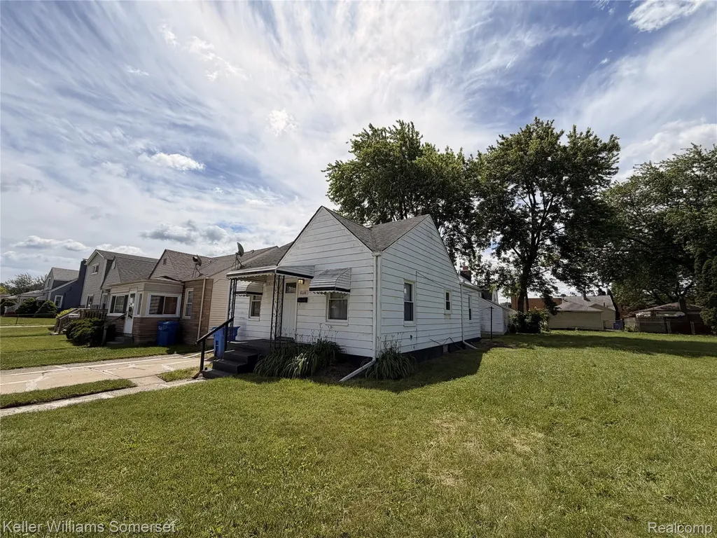 8226 Prospect Avenue Warren City MI 48089