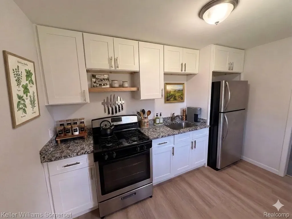 8226 Prospect Avenue Warren City MI 48089
