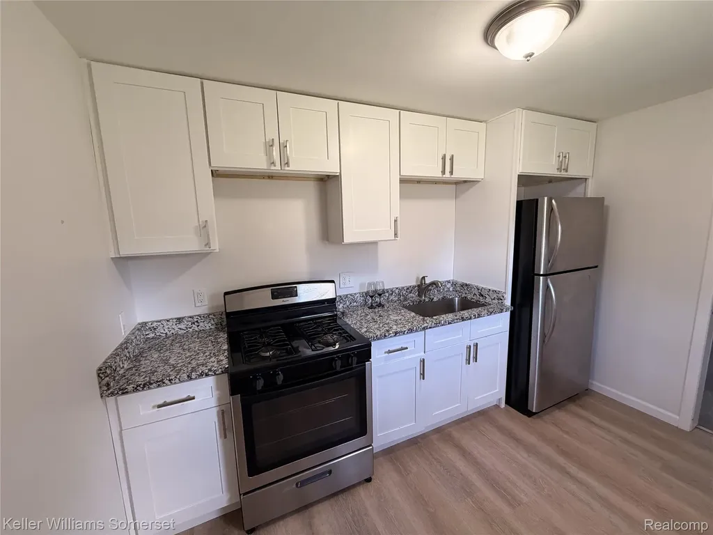 8226 Prospect Avenue Warren City MI 48089